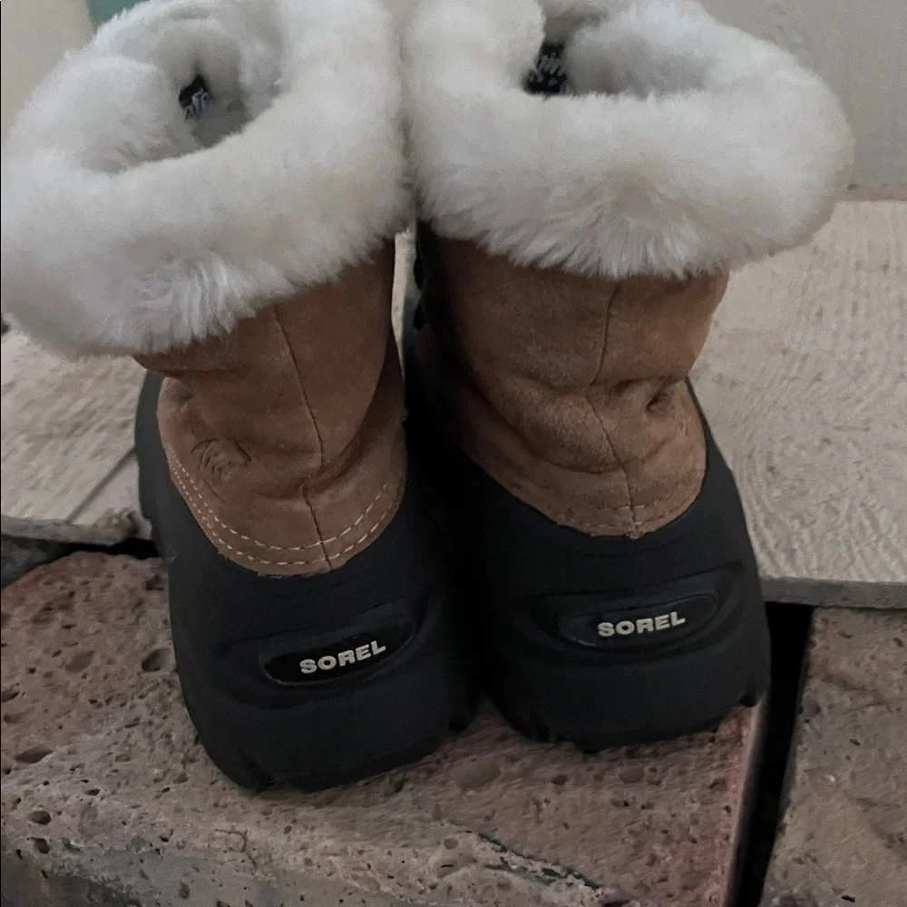 Sorel Women’s Snow Angel Faux Fur Detail Waterproof Boot Size 9